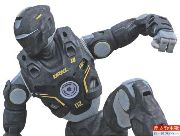 　　6米高众擎T800巨型机甲。 IC供图