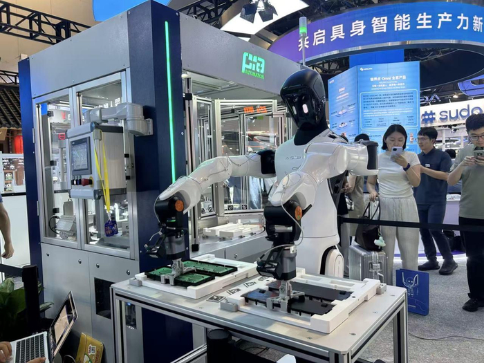 图为均普智能的展台。