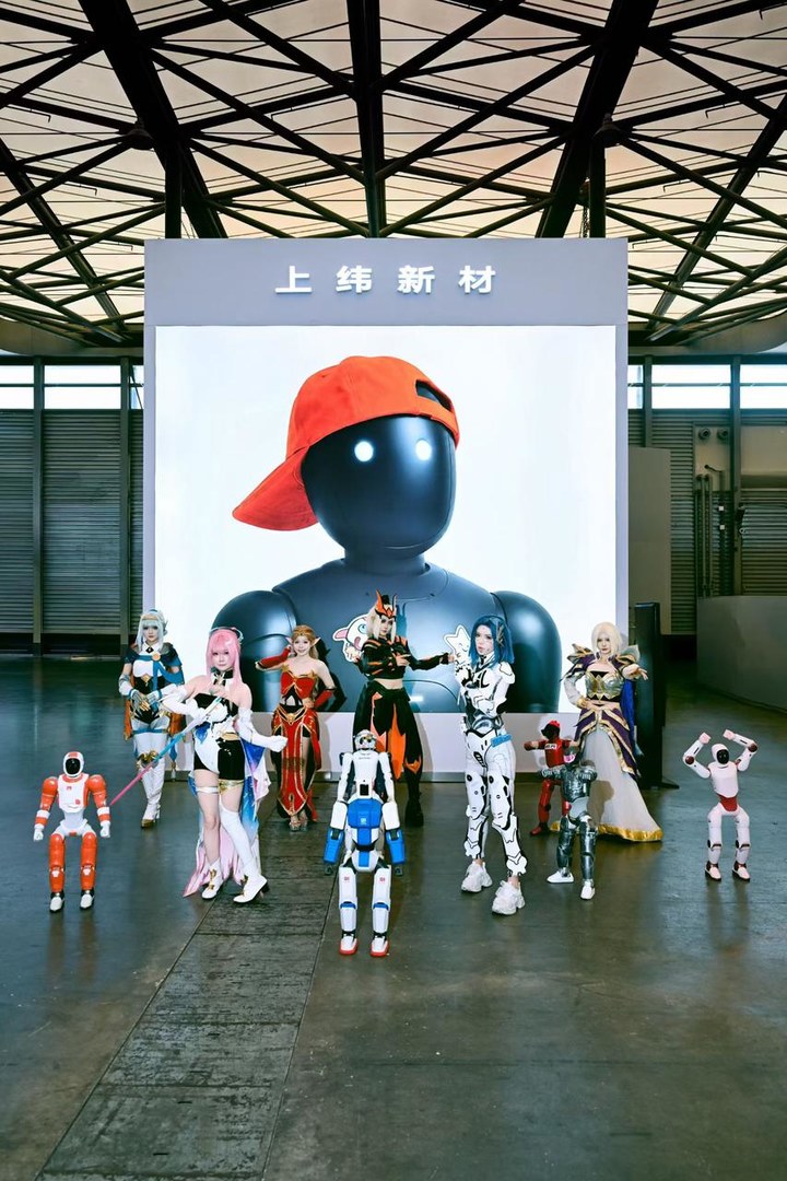 在 ChinaJoy ，我看到了第一台「科技潮玩」机器人